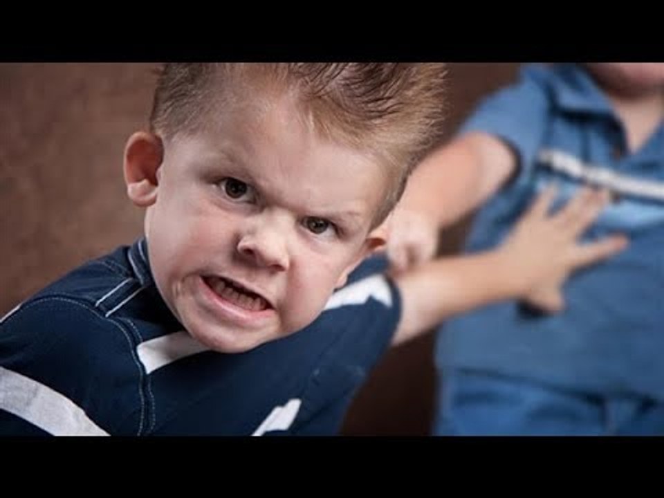 صباح البلد - للامهات .. سلوكيات خاطئة قد تجعلل طفلك "متنمراً"