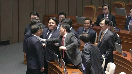 "대통령이 김정은 대변인" 발언에 연설 파행...양당 지도부 몸싸움 / YTN