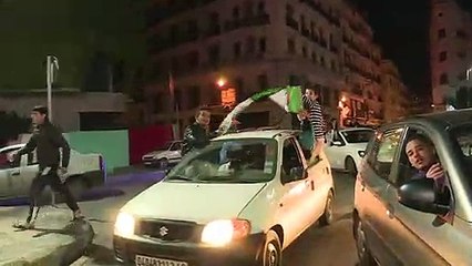 Buteflika renuncia à candidatura na Argélia