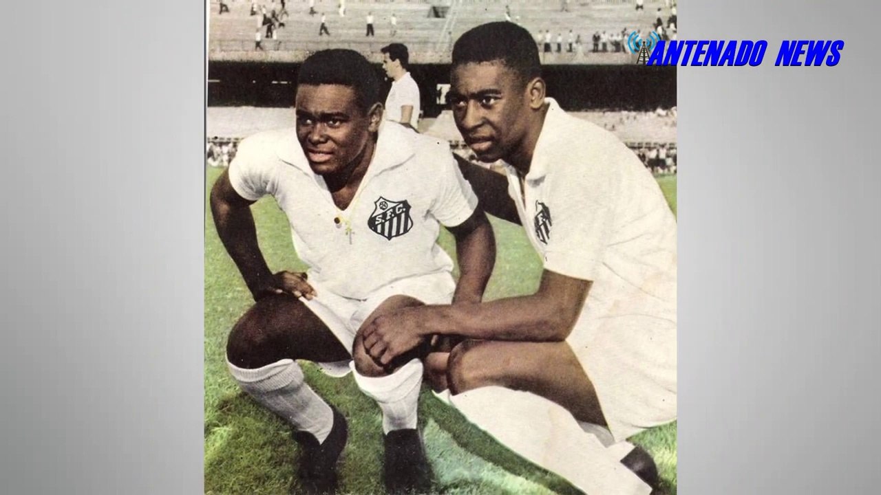 Pelé chora, Morre Coutinho jogador que fazia dupla lendária no Santos