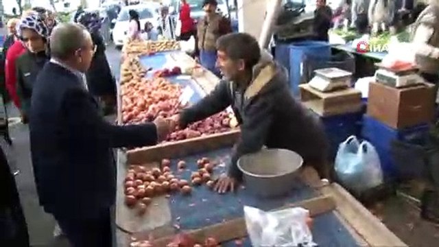 İsmail Erdem, semt pazarını ziyaret etti