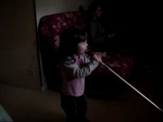 Tokio Hotel chanté par Anthéa (26 mois)