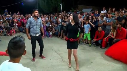 Roman Oynayan Genç kız