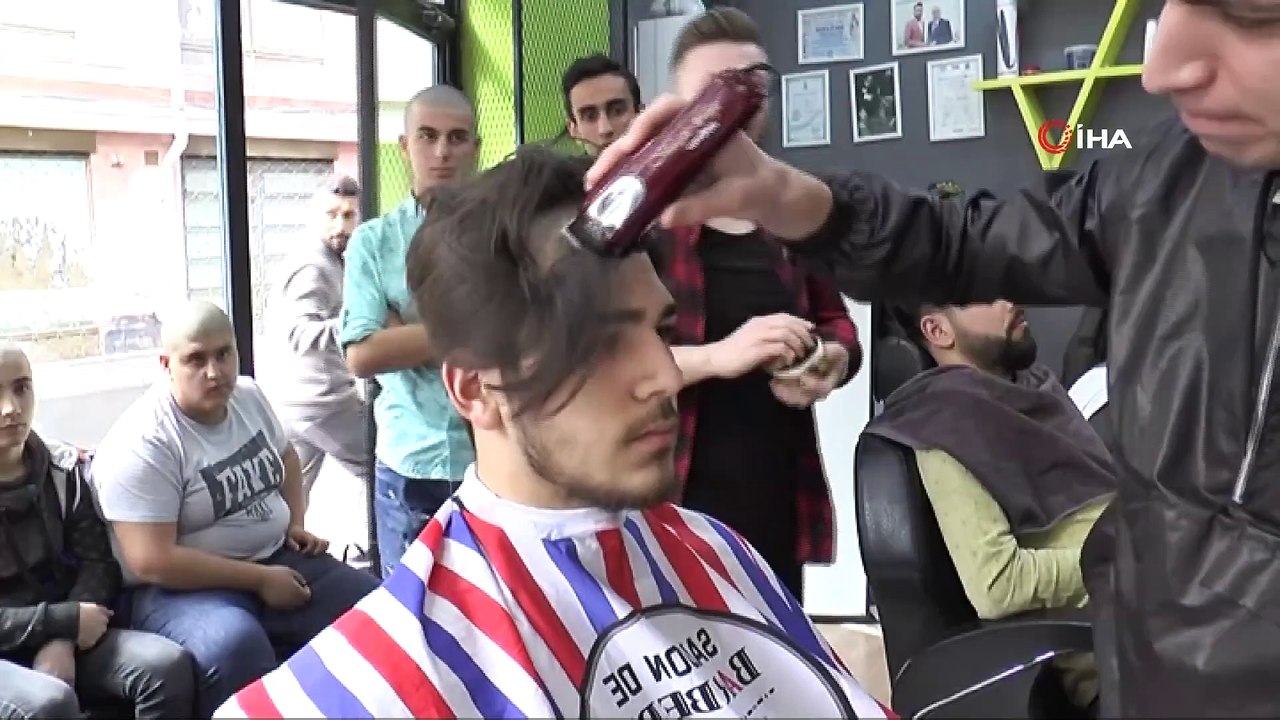 Lenfoma (lenf) Kanseri Olan Arkadaşları İçin Saçlarını Kazıttılar