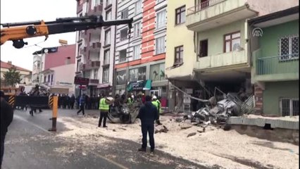 5 Araca Çarpan Kamyon Beyaz Eşya Deposuna Girdi: 2 Ölü, 1 Yaralı (3)