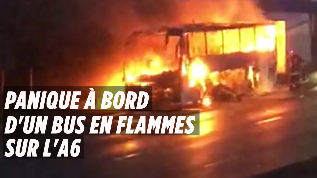 Des étudiants paniqués s'extirpent d'un bus en flammes sur l'A6
