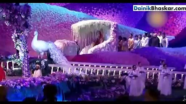 अंबानी का वेडिंग एल्बम: दुल्हन की मां रो पड़ी तो दूल्हे के पिता भी हुए इमोशनल