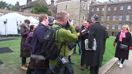 Rees-Mogg will wait for legal opinions before supporting PM