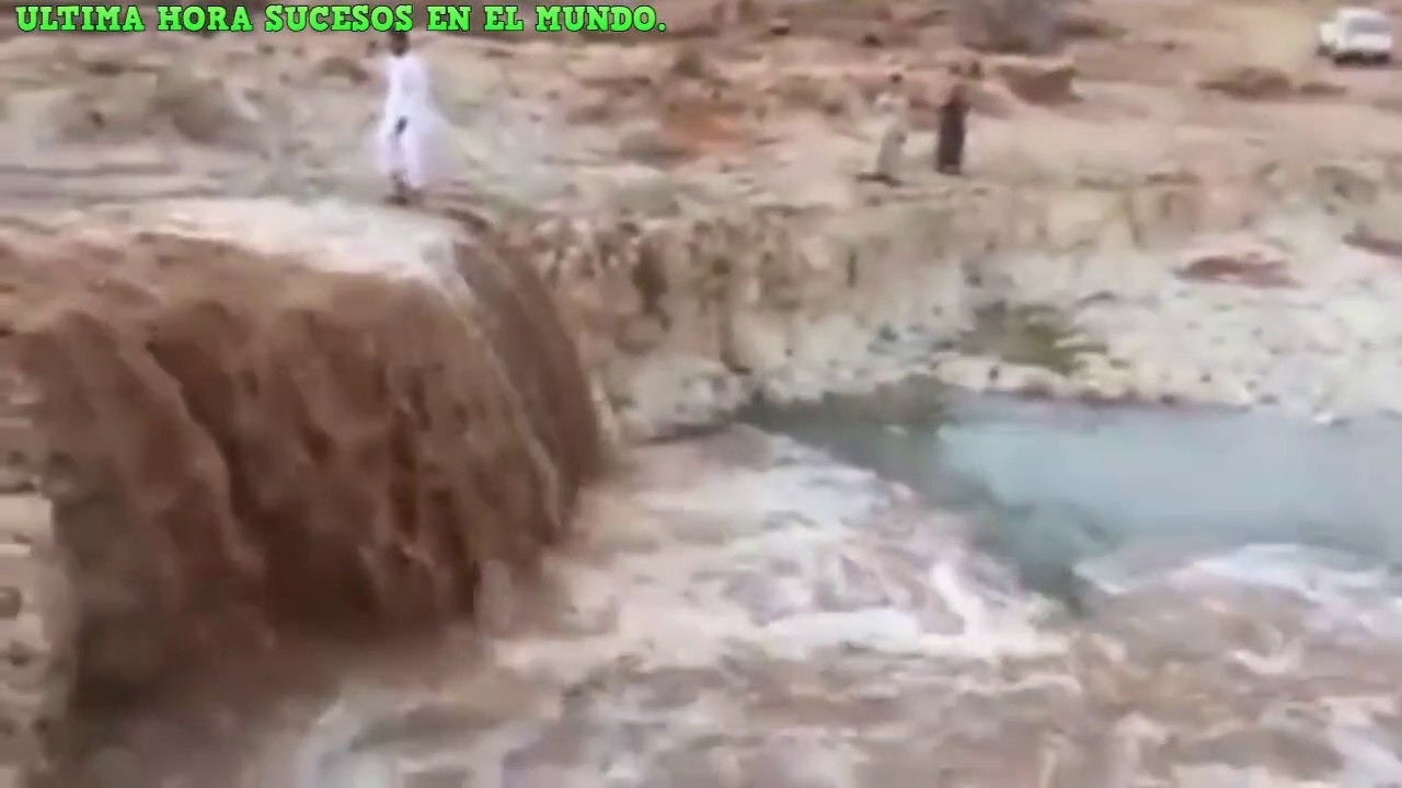 RIO APARECE DE LA NADA Y SORPRENDE HABITANTES EN ARABIA SAUDITA