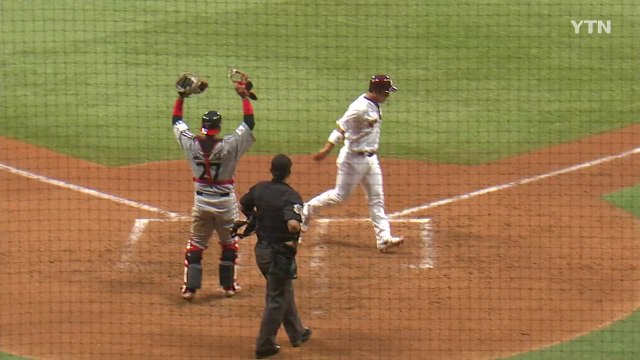 프로야구 시범경기 개막...첫날 관중 1만여 명 입장 / YTN