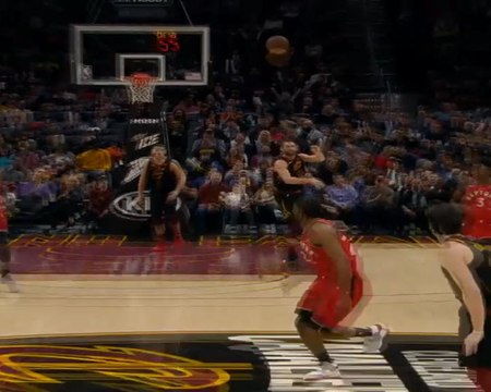 لقطة: كرة سلّة: تمريرة طويلة من لوف لعثمان خطفت الأضواء في كويكن لونز آرينا