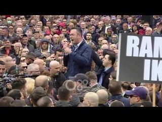 Ora News - Jashtë protesta: Rama ik! Kryeministri largohet nga Kuvendi