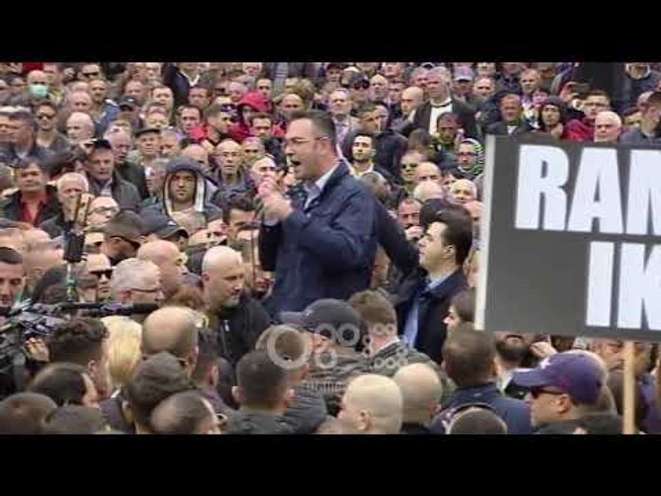 Ora News - Jashtë protesta: Rama ik! Kryeministri largohet nga Kuvendi