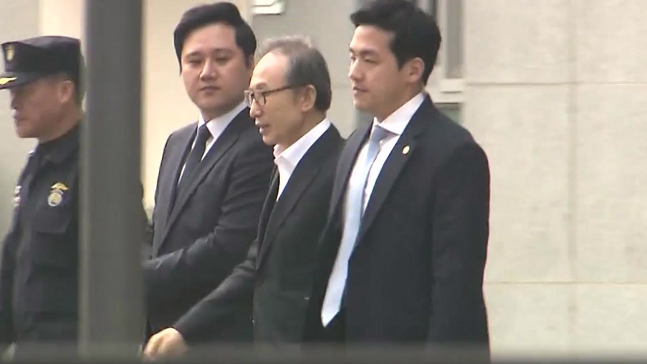 MB 석방 뒤 첫 재판...이팔성 前 회장 불출석 / YTN