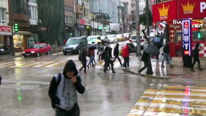 Bandırma'da sağanak yağış