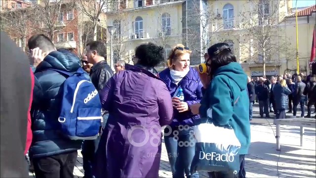 Ora News - Kova me tymuese dhe maska antigaz, qytetarët gati për protestë