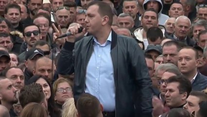 Ora News - Rudina nuk dorëzoi mandatin, Kiri Hajdari përkrah Bashës: Rama ik!