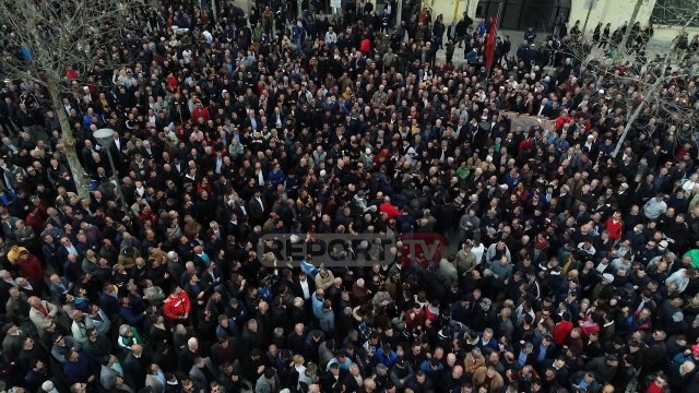 Report TV sjell pamjet me dron nga protesta e opozitës e 5 marsit, momenti kur vjen Berisha