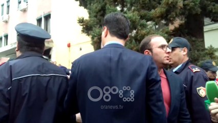 Ora News  - Opozita dorëzon në KQZ kandidatët që refuzuan mandantin