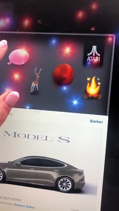 La voiture TESLA fait des bruits de prout sur commande !