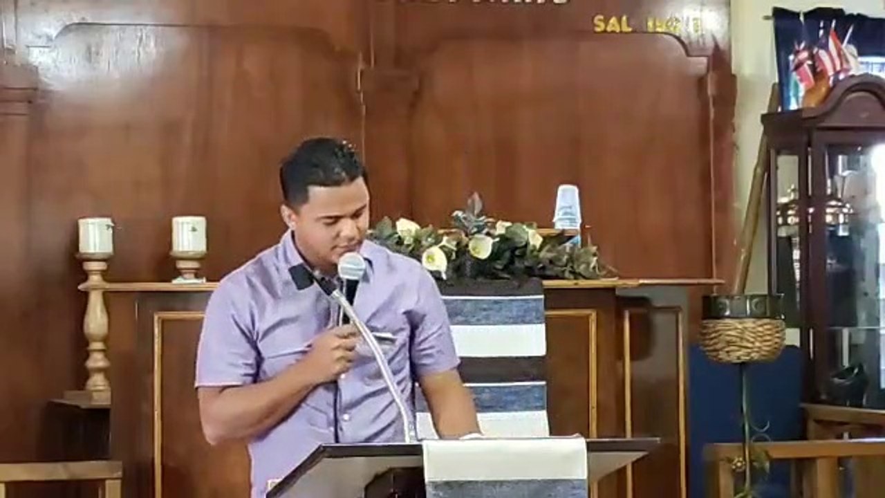 Melquisedec Liceaga Cantando Los Coros “Estarás Tu Velando” Y “Pon Aceite En Mi Lámpara Señor”