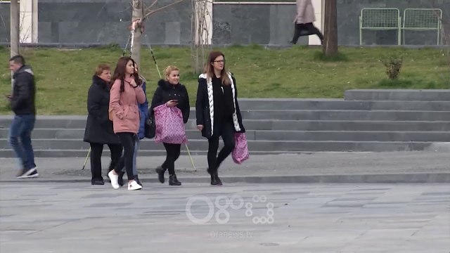 Ora News - EUROSTAT: Rreth 60 mijë shqiptarë me nënshtetësi të huaj