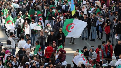 إرجاء الانتخابات الرئاسية بالجزائر.. انتصار حقيقي أم خدعة قانونية؟