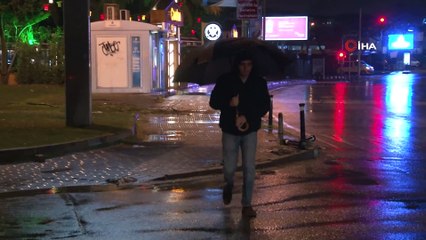 İstanbul’da sağanak yağış etkili oluyor