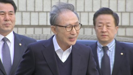 MB, 석방 후 첫 재판 마쳐...측근에 손 흔들며 미소 / YTN