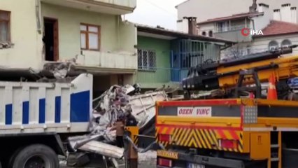 Mahalle savaş alanına döndü, ortaya çıkan manzara dehşete düşürdü: 2 ölü