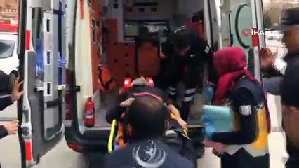 Araç durdurmak için yola çıkan polise otomobil çarptı