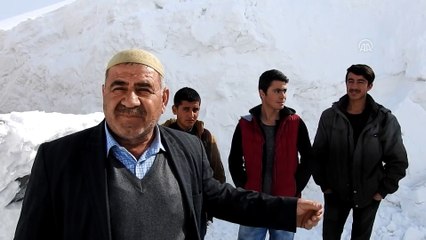 Bitlis'te zorlu karla mücadele çalışması