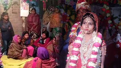 जैसे ही दूल्हे के गले में वरमाला डाली, दुल्हन को गोली मारकर प्रेमी ने खुद को उड़ाया