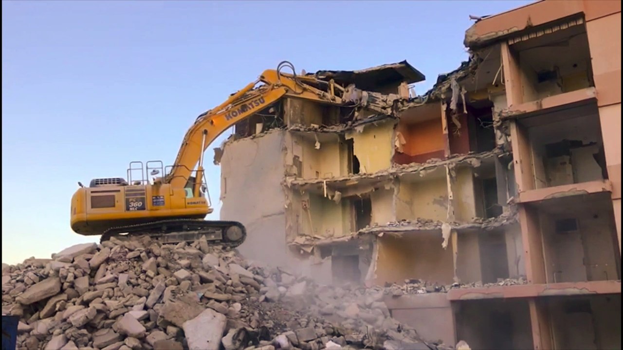 Pelle à chenilles KOMATSU PC 360 NLC avec cisaille mixte béton et acier ARDEN CU2000