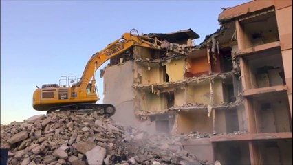 Pelle à chenilles KOMATSU PC 360 NLC avec cisaille mixte béton et acier ARDEN CU2000