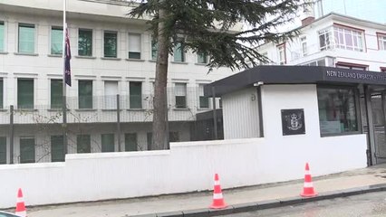 Yeni Zelanda Büyükelçiliğinde Bayraklar Yarıya İndirildi