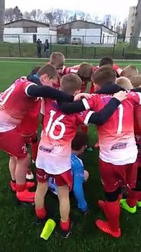 U11 qui chantent après leur victoire contre Flémalle!