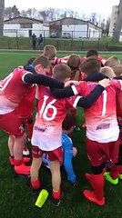 U11 qui chantent après leur victoire contre Flémalle!