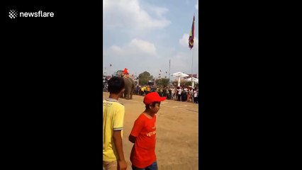 Watch elephant easily win tug-of-war against 17 men