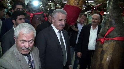 Eski Bakan Arslan, Türkiye Deniz Canlıları Müzesi'ni ziyaret etti