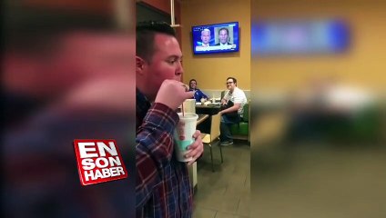 Pipet ile Beatbox yapan genç