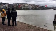 Haliç'te sandal alabora oldu: 2 kişi deniz polisi tarafından kurtarıldı