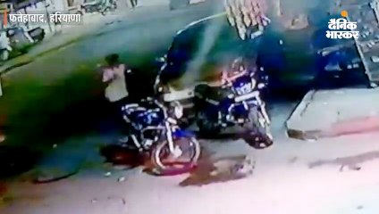 युवकों ने रॉड और ईंटों से गाड़ियों के शीशे तोड़े