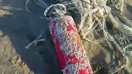 Estintore sulla spiaggia di Barletta Ponente