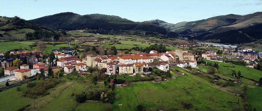 Tráiler La pequeña Suiza , dirigida por Kepa Sojo y protagonizada por Maggie Civantos, Jon Plazaola, Ingrid García-Jonsson, Secun de la Rosa, Enrique Villén y Ramón Barea.