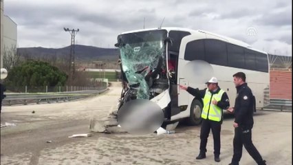 Yolcu otobüsü ile kamyon çarpıştı (1) - AMASYA