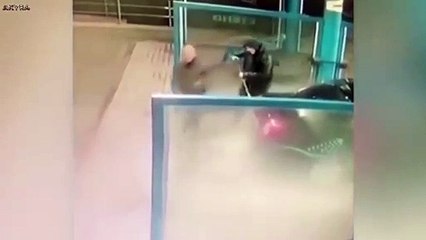 Quand un homme en a marre de se faire engueuler par sa copine à la station service