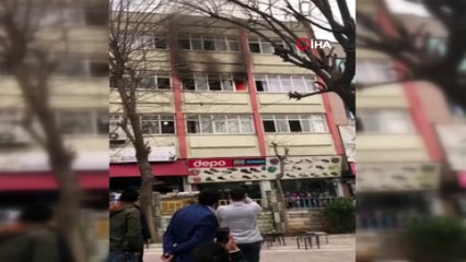 Yanan otel odasını çekebilmek için birbirleriyle yarıştılar