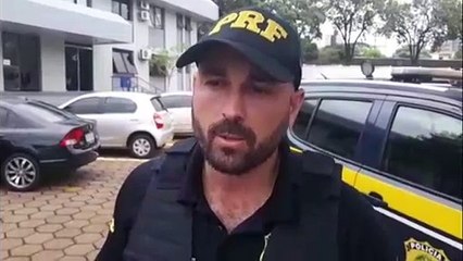 Homem que seria liberado danifica carro da Polícia e acaba detido
