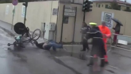 Tirreno-Adriatico 2019 - A pedestrian crosses Majka and Gatto who can not avoid it